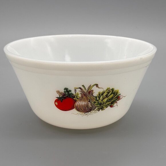 Vintage Federal Glass Vegetable Harvest 2 Quart Garden Vegetable Milk Glass Bowl - Picture 1 of 10